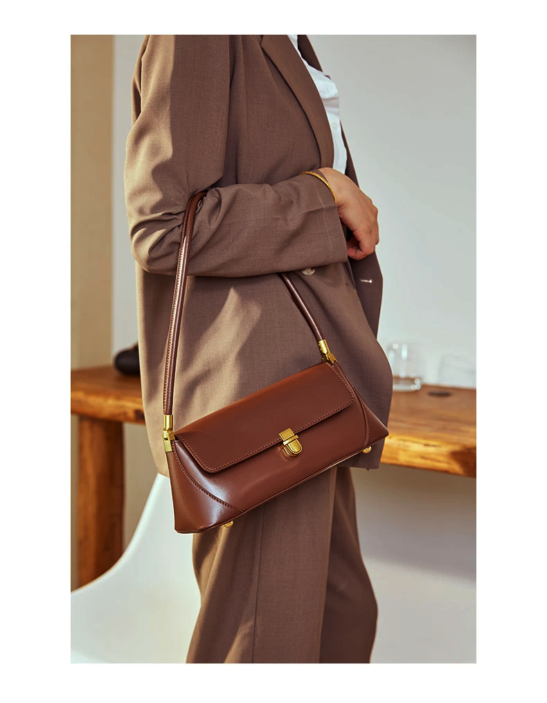 Bolsa Baguete em Couro Veneza