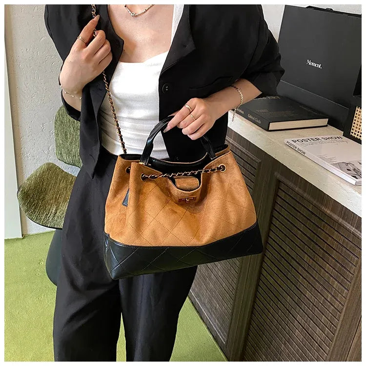 Bolsa de Ombro Camurça Montserrat