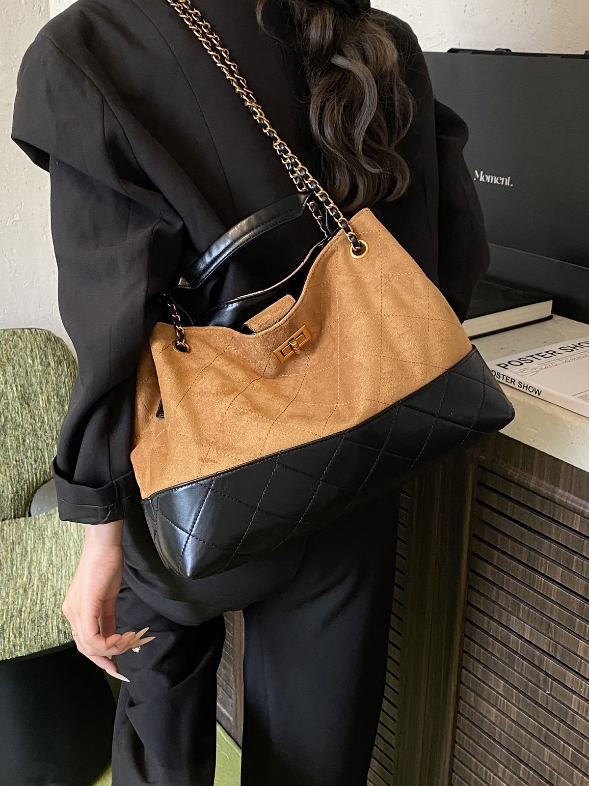 Bolsa de Ombro Camurça Montserrat