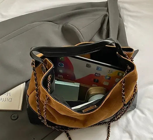 Bolsa de Ombro Camurça Montserrat