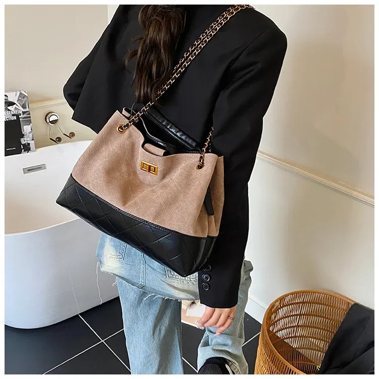 Bolsa de Ombro Camurça Montserrat