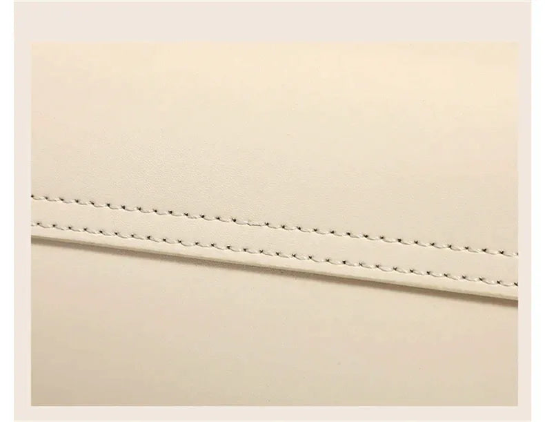 Bolsa Baguete em Couro Essenza