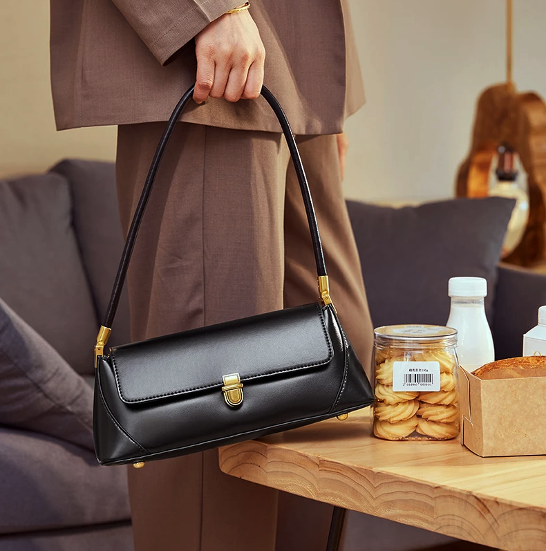 Bolsa Baguete em Couro Veneza