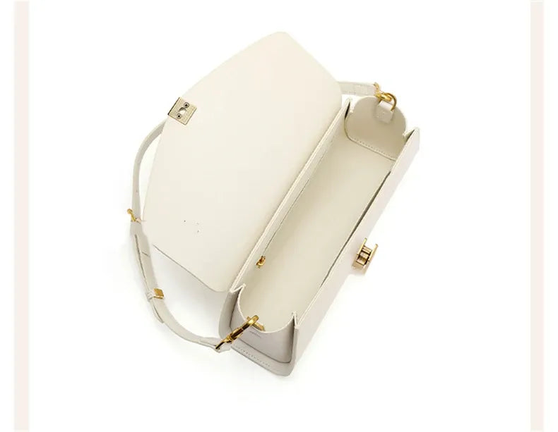 Bolsa Baguete em Couro Essenza