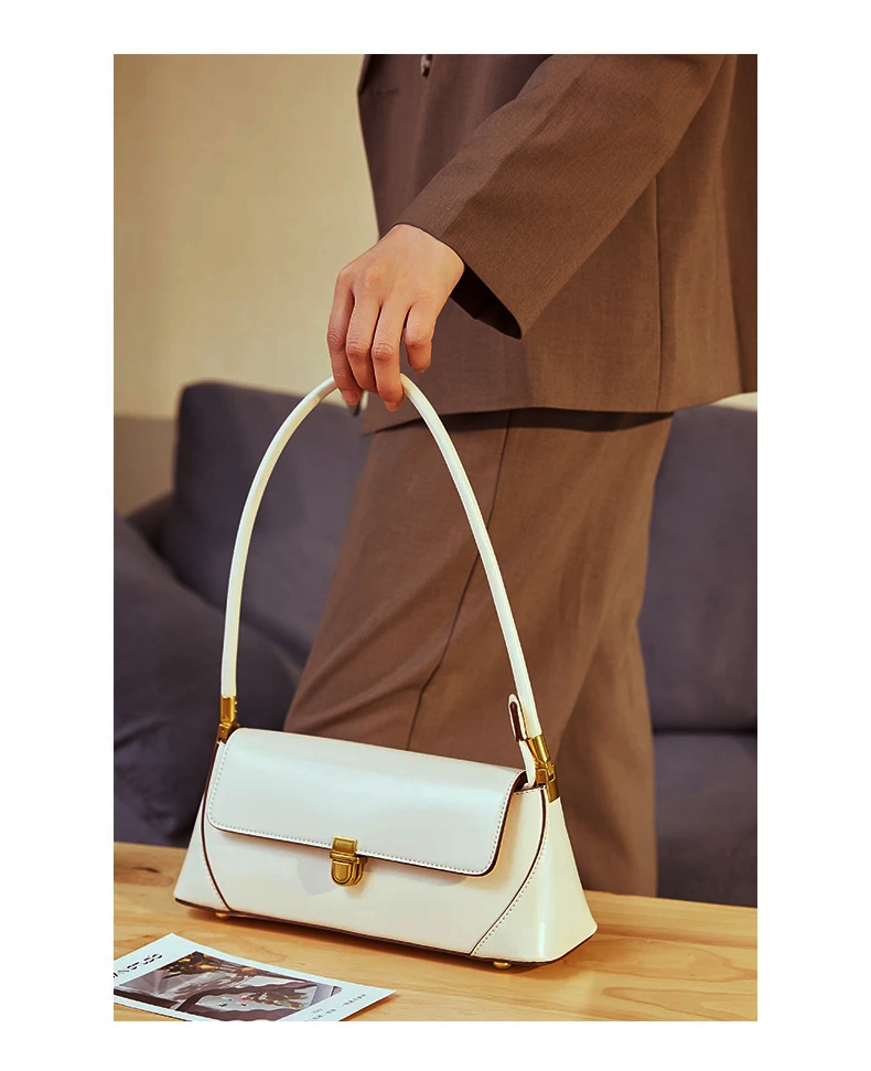 Bolsa Baguete em Couro Veneza