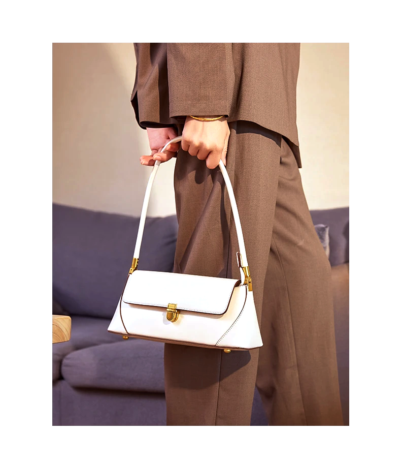 Bolsa Baguete em Couro Veneza