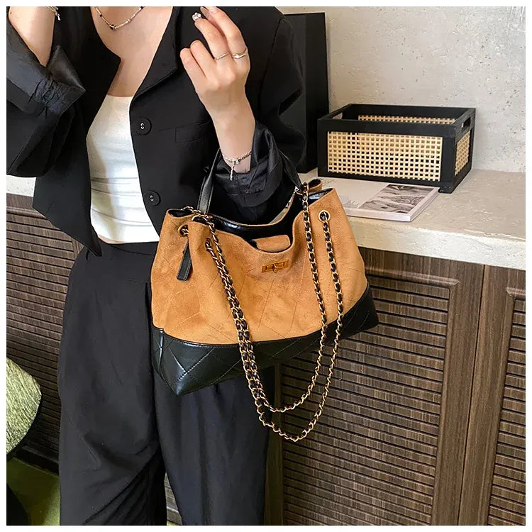 Bolsa de Ombro Camurça Montserrat