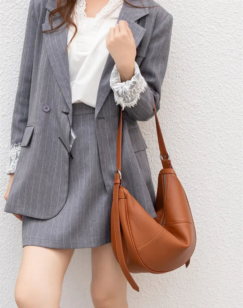 Bolsa de Ombro Hobo em Couro Túlia