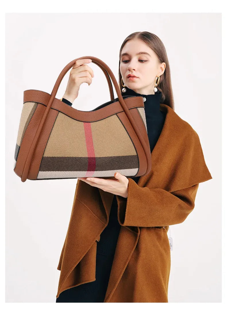 Bolsa de Mão em Couro Iona