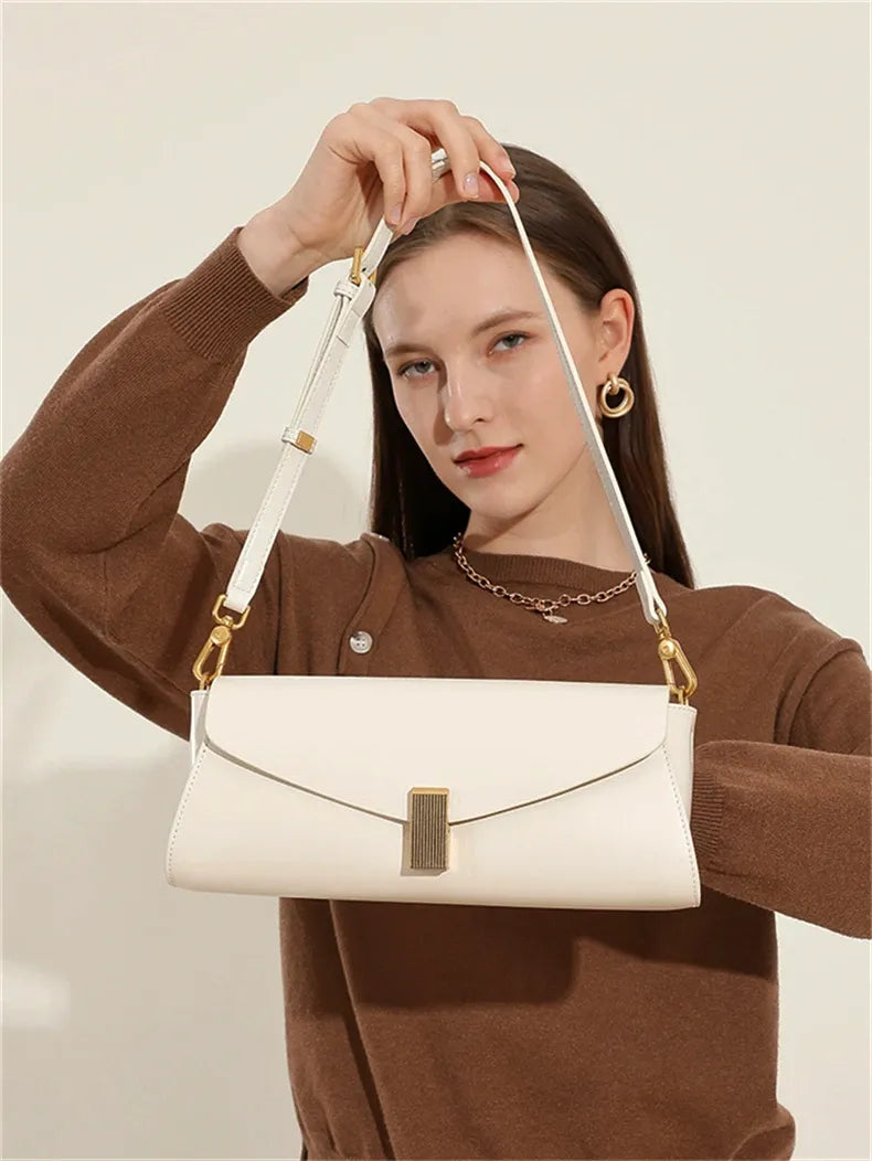 Bolsa Baguete em Couro Essenza