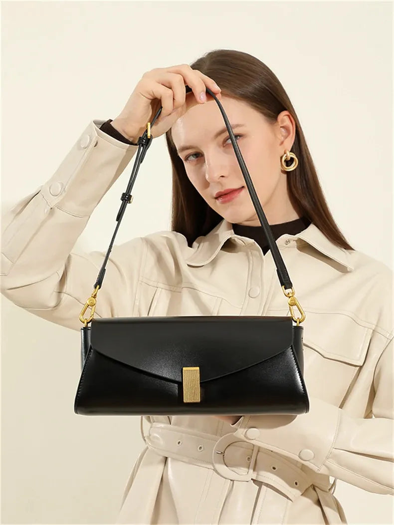 Bolsa Baguete em Couro Essenza