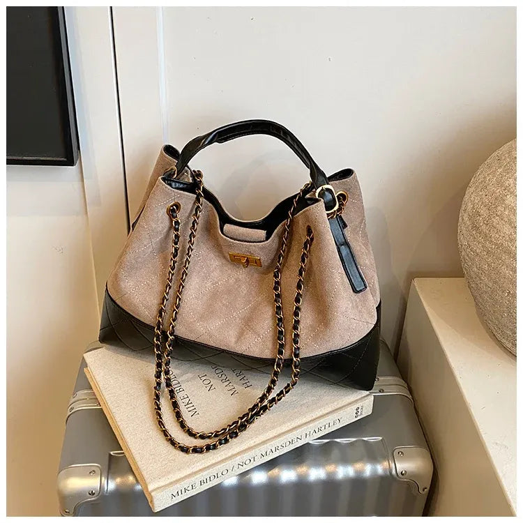 Bolsa de Ombro Camurça Montserrat