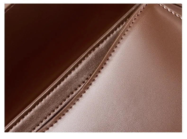 Bolsa Baguete em Couro Dállia