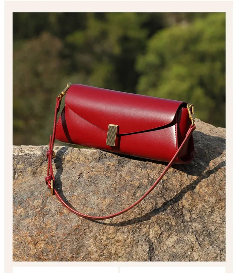 Bolsa Baguete em Couro Essenza