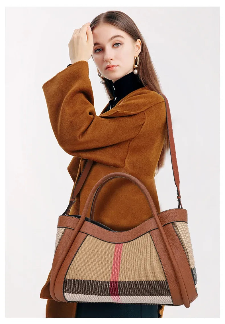 Bolsa de Mão em Couro Iona