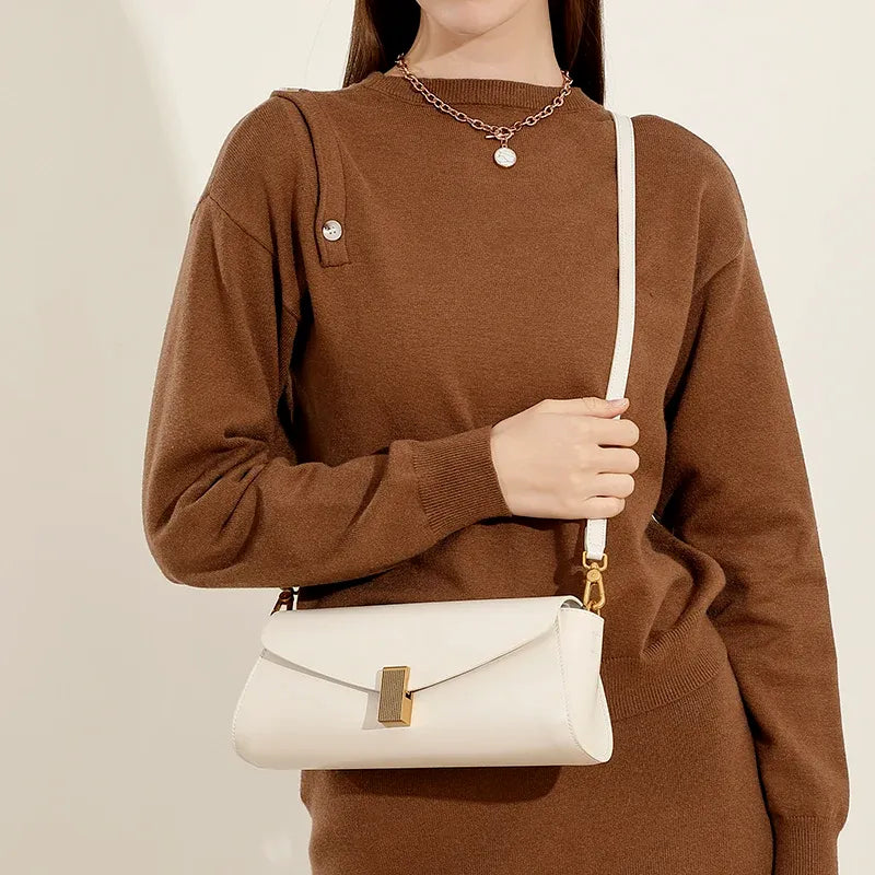 Bolsa Baguete em Couro Essenza