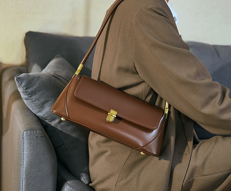 Bolsa Baguete em Couro Veneza