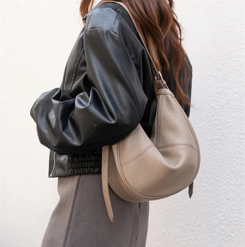 Bolsa de Ombro Hobo em Couro Túlia