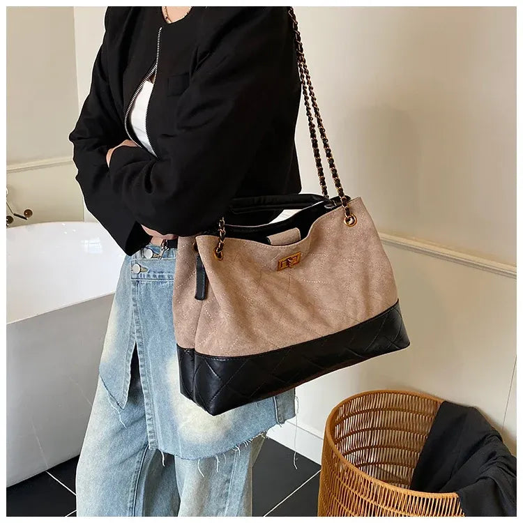 Bolsa de Ombro Camurça Montserrat