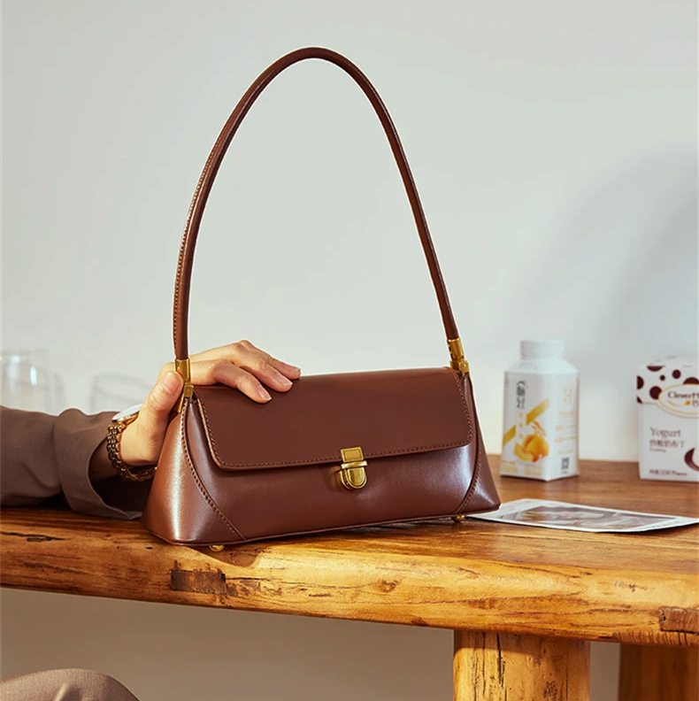 Bolsa Baguete em Couro Veneza