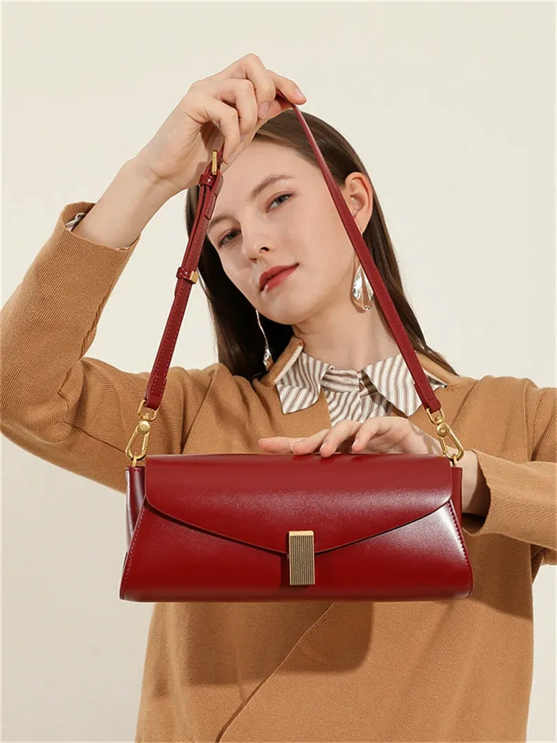 Bolsa Baguete em Couro Essenza