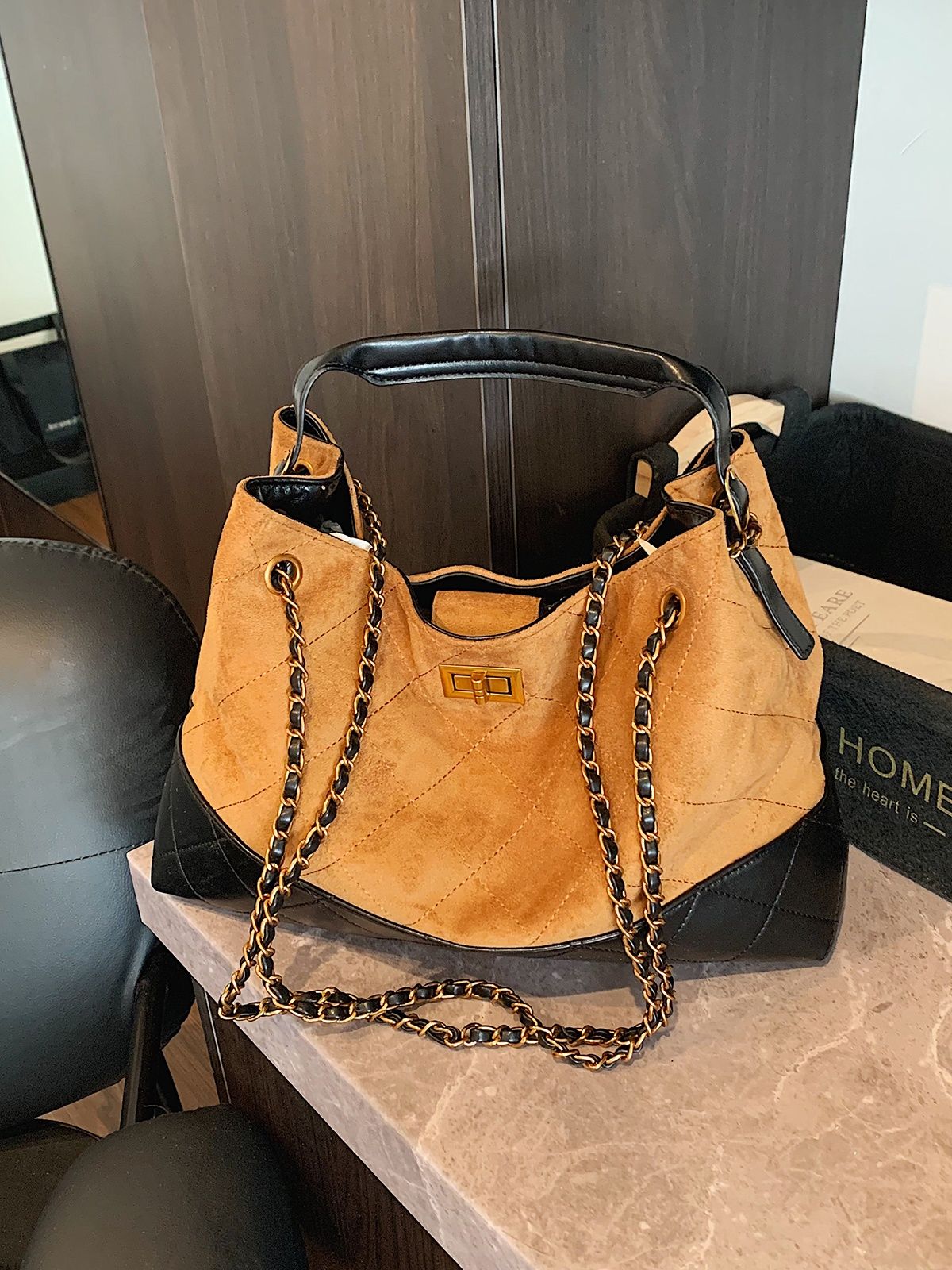 Bolsa de Ombro Camurça Montserrat